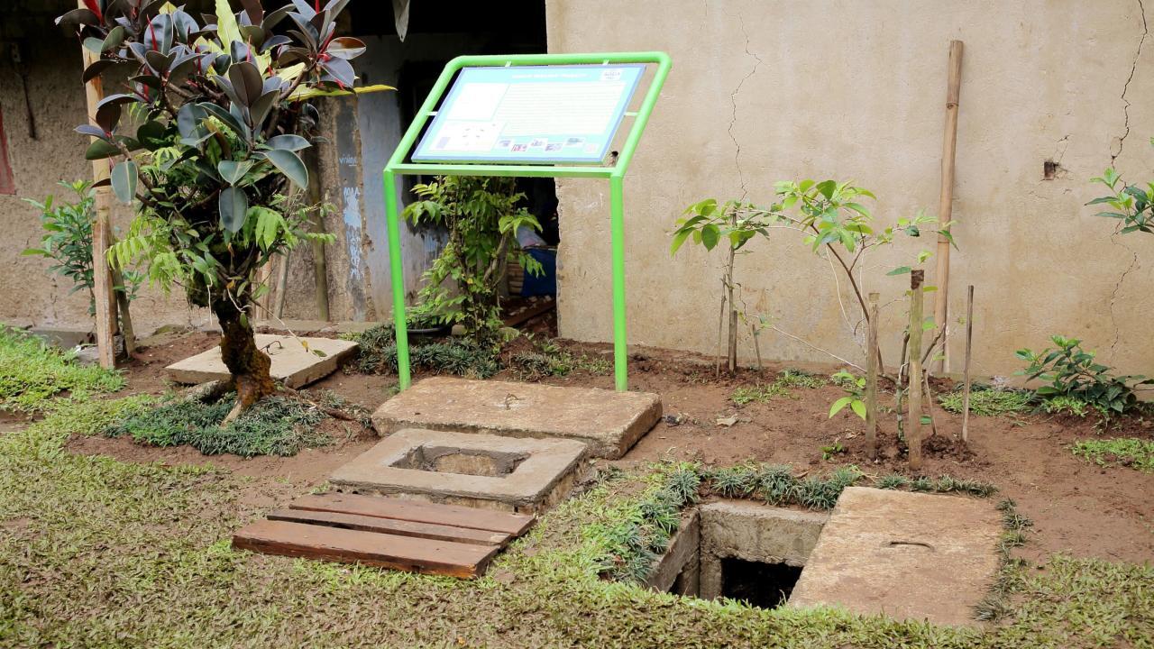 Membuat Lubang Resapan Biopori - Matob Membuat Lubang Resapan Biopori - Matob